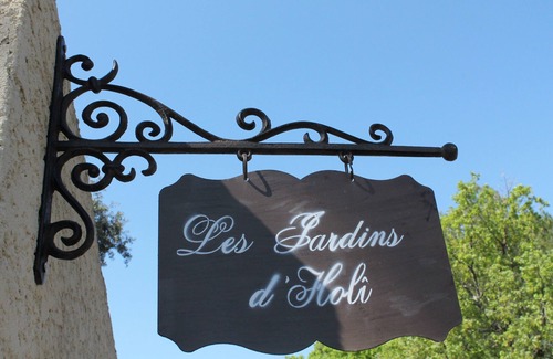Garrigues-Sainte-Eulalie Apartment | The gardens of Holî the apartment