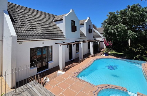Hout Bay Villa | The Gables Hout Bay , central & safe in Hout Bay with pool , sleeps 6 to 11
