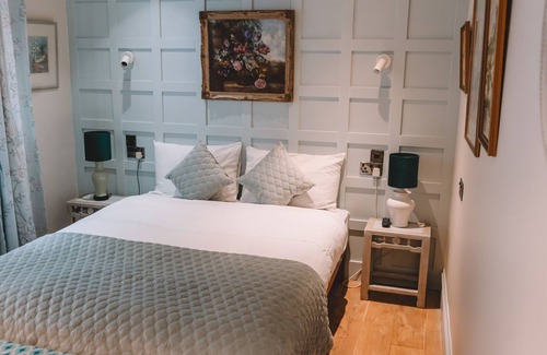 Summertown Hotel | The Galaxie