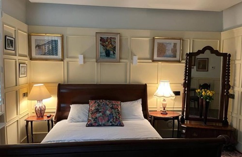 Summertown Hotel | The Galaxie