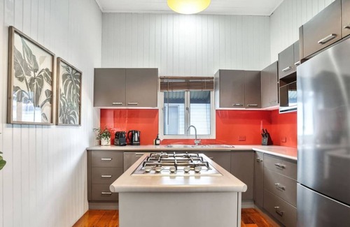Bungalow Apartment | The Gallery - Stylish City-Fringe Apartment with Outdoor Living & Office Space