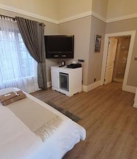 Komani Hotel | The Gallery