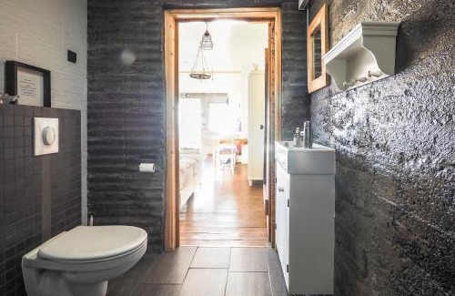 Varmahli Apartment | The Garage