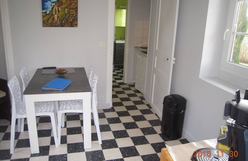 Lumigny-Nesles-Ormeaux House | THE GARDE POST 1 cottage apartment