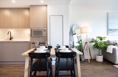 Downtown Kelowna Condo | The Garden Oasis Downtown Kelowna Condo w Pkg and AC
