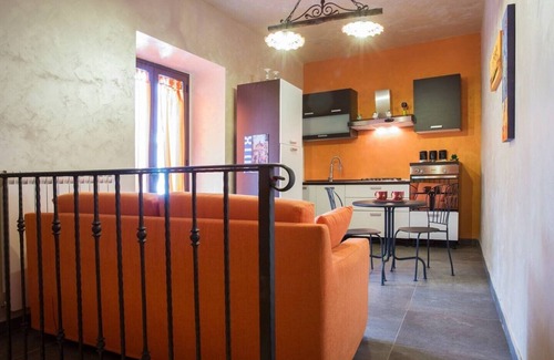 Piazza Armerina Apartment | The Garden of the Saracen House - Orange, with terrace
