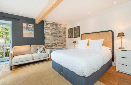 Cardigan Apartment | The Garden Room Apartment