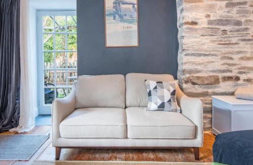Cardigan Apartment | The Garden Room Apartment