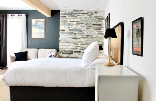Cardigan Apartment | The Garden Room Apartment