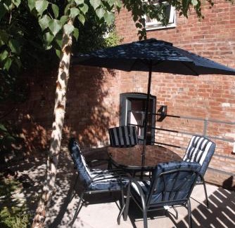 Leominster House | The Gardener's Cottage