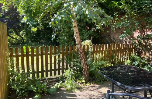 Leominster House | The Gardener's Cottage