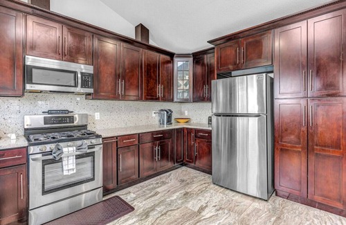 Marina House | The Gateway - Large Home Near Monterey & Beaches
