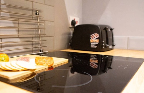 Birkenhead Apartment | The Gathering Liver House - Hot Tub - Near Liverpool