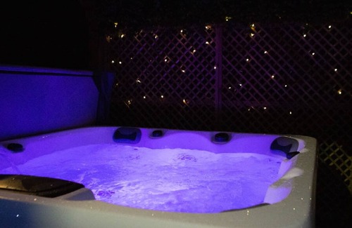 Birkenhead Apartment | The Gathering Liver House - Hot Tub - Near Liverpool