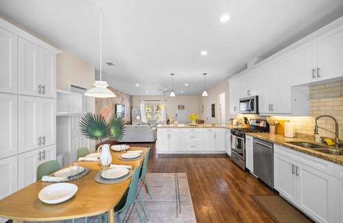 Gainesville House | The Gator Grove Retreat