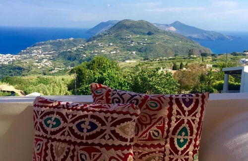 Pianoconte Apartment | The Gelso panoramic house in Villa Paradiso. Lipari