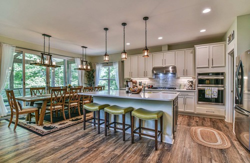Black Mountain House | The Gem:New 5 Ensuite Bedroom Luxury Mountain Home