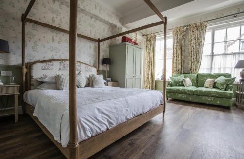 Yarmouth Hotel | The George Hotel and Beach Club