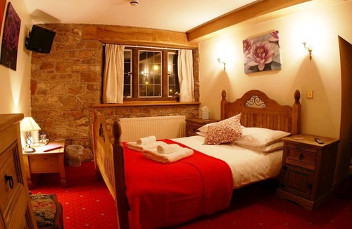 Aylburton Cabin | The George Inn & Millingbrook Lodge Ltd