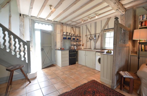 Stowmarket Cottage | THE GIG HOUSE, STOWUPLAND, pet friendly, with a garden in Stowupland