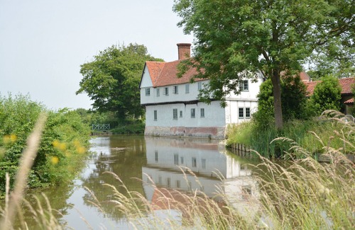 Stowmarket Cottage | THE GIG HOUSE, STOWUPLAND, pet friendly, with a garden in Stowupland