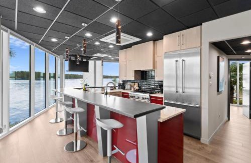 Terrell House | The Glass Mansion w/Optional Boat Rental
