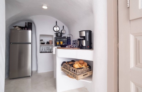 Fira House | The Globe Suites Villa