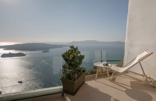 Fira House | The Globe Suites Villa