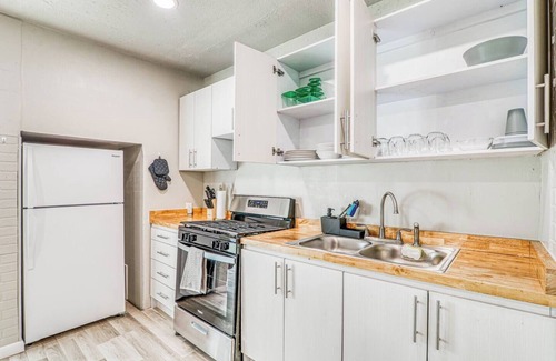 Pershing - Government Hill Cottage | The Golden Dusk Cottage