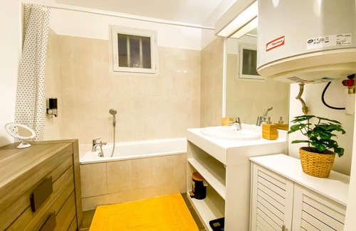 Corbeil-Essonnes Apartment | The Golden House * Parking * Garden