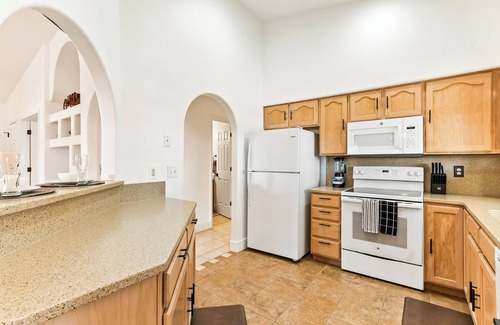 Sunridge Estates House | The Golden Oasis : Pool & Game Room n4BDRM 3BATH 12BED