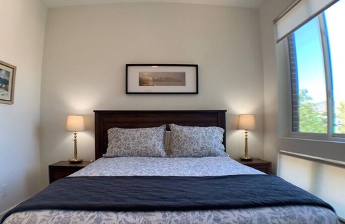 Golden Apartment | The Golden Star - 2 bed with private roof deck