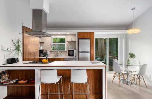 South River City House | The Goldie | Stylish SoCo Pet-Friendly Stay
