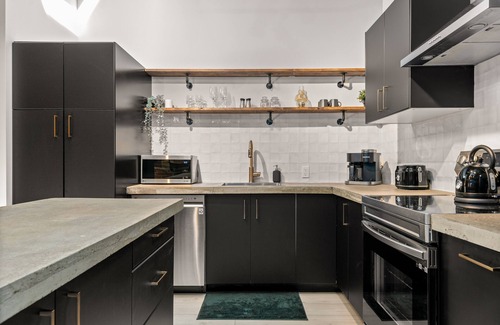 Belleville Apartment | The Goodman: Front Street Flats