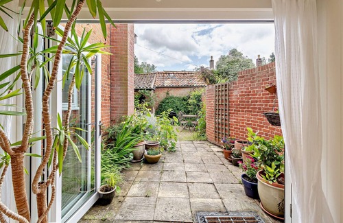 Saxmundham House | The Granary at Snape
