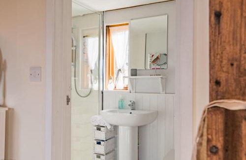 Petham House | The Granary by Bloom Stays