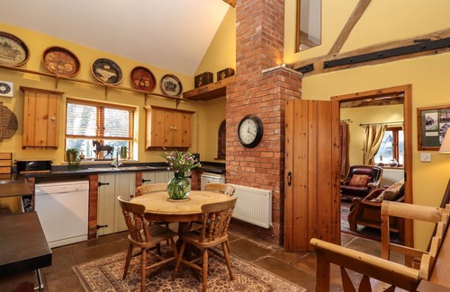 Eaton Mascott Cottage | The Granary