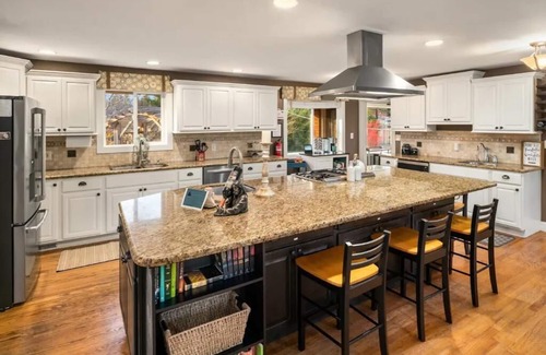 Three Tree Point House | The Grand 5K! Near Ocean, Airpt