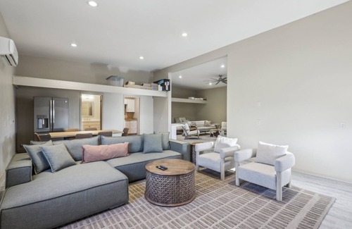 Vail House | The Grand Horizon; off-grid AZ estate home with sparkling pool