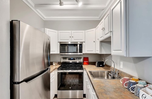Saratoga Springs Apartment | The Grand Mare Alabama | Sleeps 4 | Free Parking