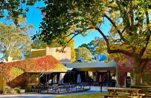 Beechworth Hotel | The Grand Oaks