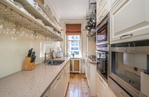 Fitzrovia Apartment | The Grand "Old Boy" - Marylebone - by Frankie Says