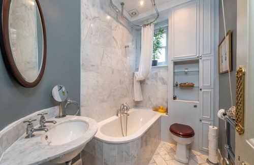 Fitzrovia Apartment | The Grand "Old Boy" - Marylebone - by Frankie Says