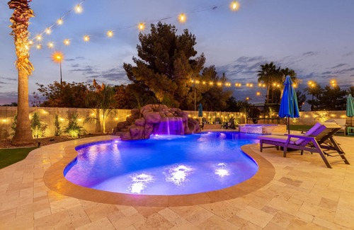 Gilbert House | The Grand Saguaro, Heated Pool, Hot Tub, Pickleball, Sleeps 27