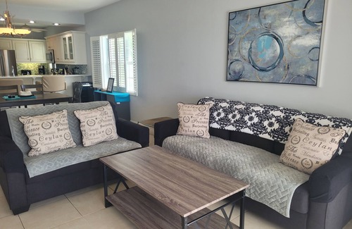 Seven Mile Beach Condo | The Grandest of Grandviews on 7 Mile Beach! 2nd floor 2 bed-2 bath beachfront!