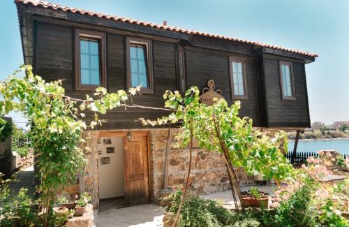 Akhtopol House | The Greek House