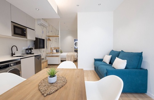 Nou Moles Apartment | The Green Apartment III by Florit Flats