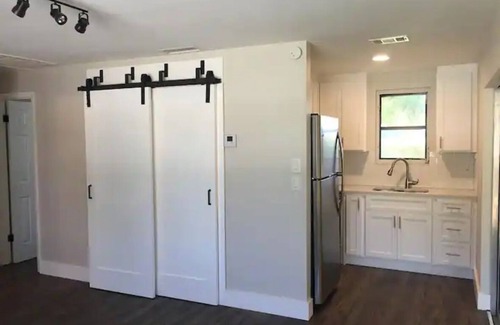 Spring Hill House | 🪴The Green Bungalow🪴 Clean Modern Comfort