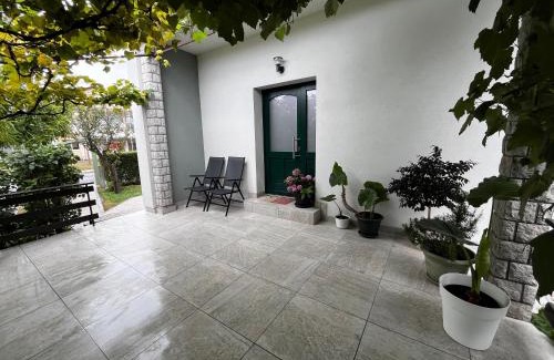 Postojna Apartment | The Green Door Apartment