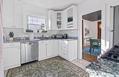 Roselawn Finance House | The Green Escape in Oakley 2 bed 1 bath